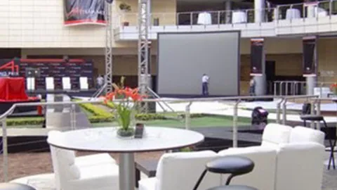 申花力克十人海港，于汉超双响助申花3-1逆转德比战